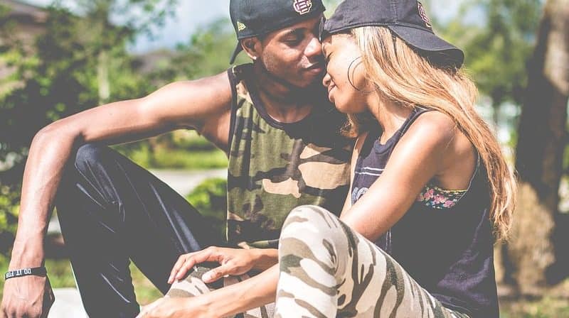 Stashing: Versteckspiel als fieser Dating Trend