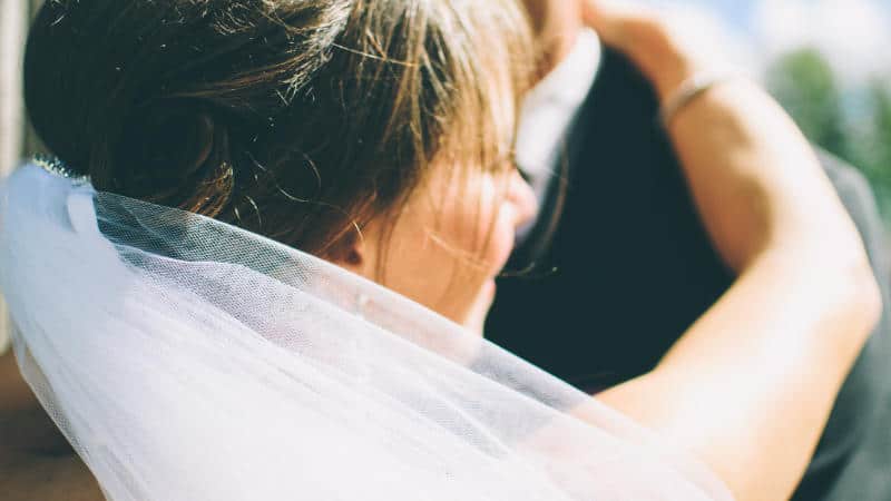 Damit die Hochzeitsnacht kein Flop wird können Spiele oder Filme helfen