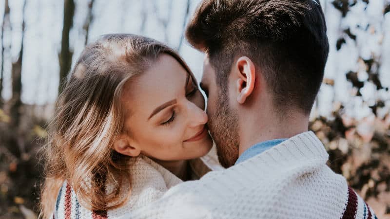 Warum küssen wir uns? Was die Wissenschaft über Knutschen sagt