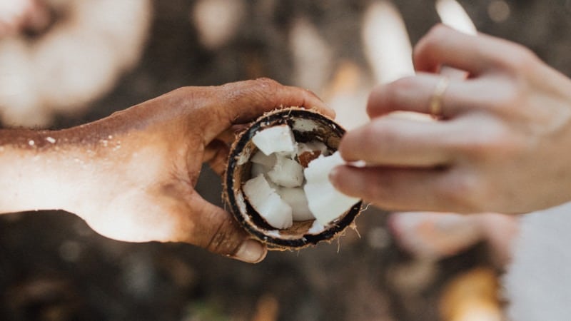 Allergiker oder Menschen mit empfindlicher Haut, kann Kokosöl als Gleitmittel eventuell eine schlechte Wahl sein