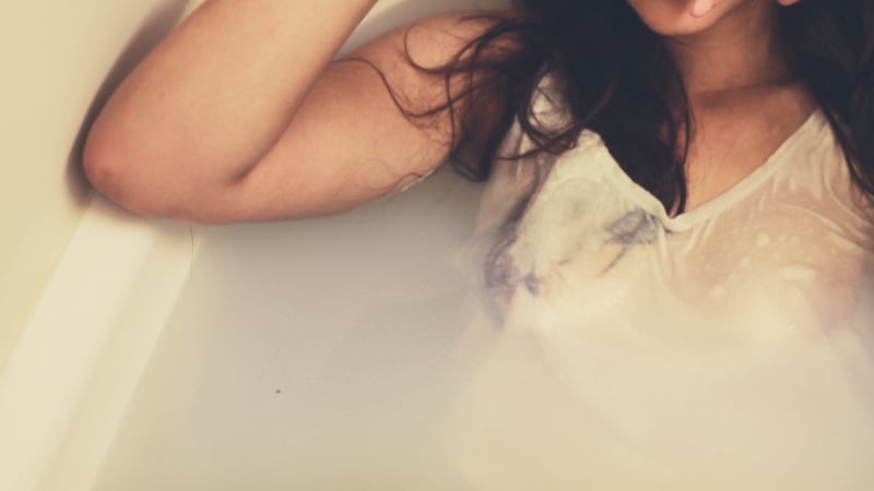 Die Verwendung von einem Frauen-Kondom ist wahrscheinlich die beste Methode für Sex unter Wasser