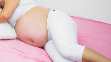 Schlafen in der Schwangerschaft- Hormone, Probleme und die besten Positionen