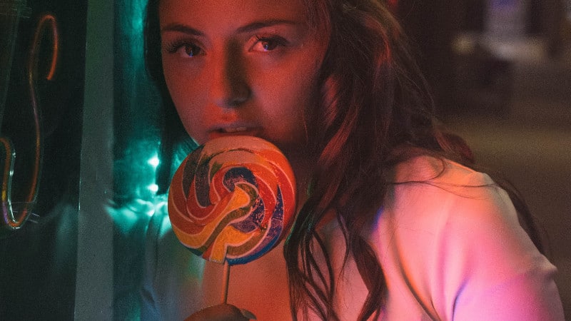 Bei Fellatio muss nicht nur der Mund die ganze Arbeit erledigen. Bring auch deine Hände zum Einsatz