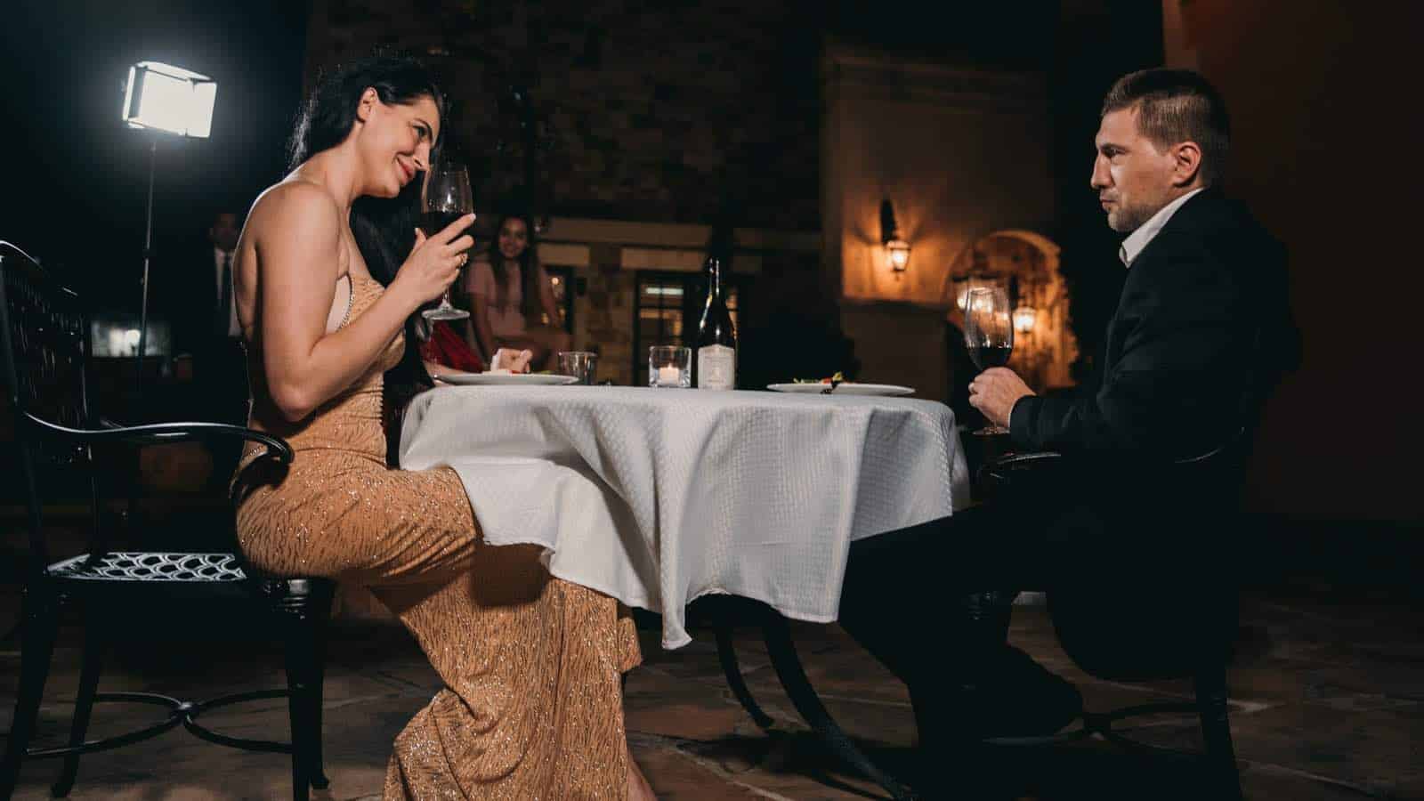 Sneating- Unglaublich neuer umstrittener Dating-Trend!