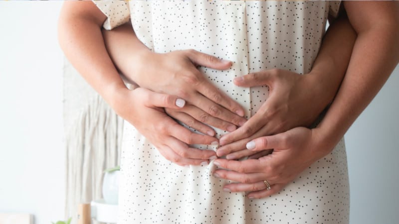 Durch die Veränderung deiner Hormone erhöht sich meist deine Herzfrequenz, es ist ein öfteres Schwangerschaftssymptom