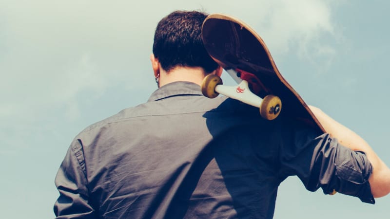 Laufe mit geschwungenen Schultern