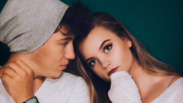 Passen wir zusammen? Daran erkennst du es! Vergleich & Sternzeichen