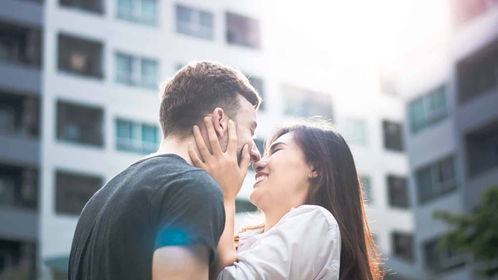 Besonders bekannt sind die arabischen Länder. Dort können Männer mit mehreren Frauen in der Ehe zusammen sein